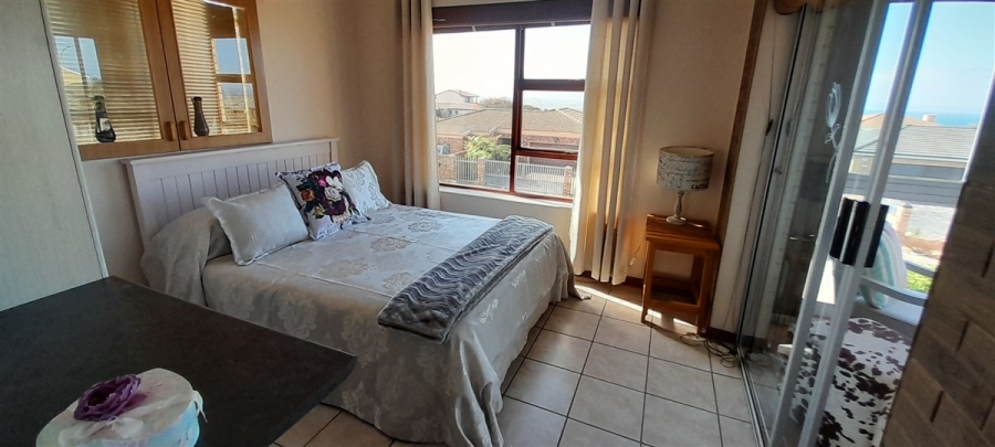 5 Bedroom Property for Sale in Wavecrest Eastern Cape